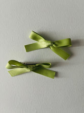 Load image into Gallery viewer, Bayou Bow Clip 2-pack: Green
