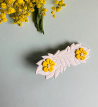 Load image into Gallery viewer, Daisy Floral Alligator Clip
