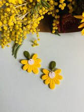 Load image into Gallery viewer, Half Daisy Dangle Variety
