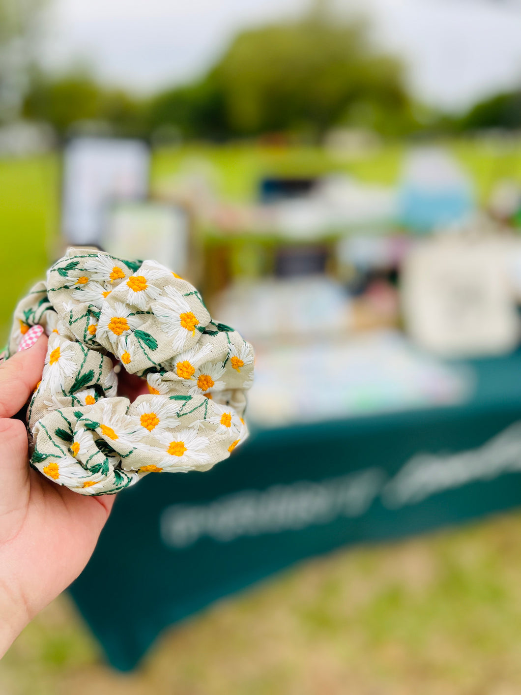 Oversized Embroidered Daisy Scrunchie